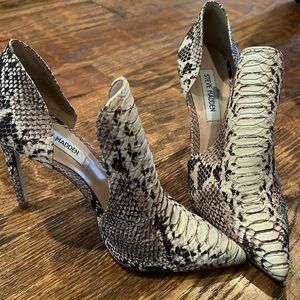 Snake print pumps